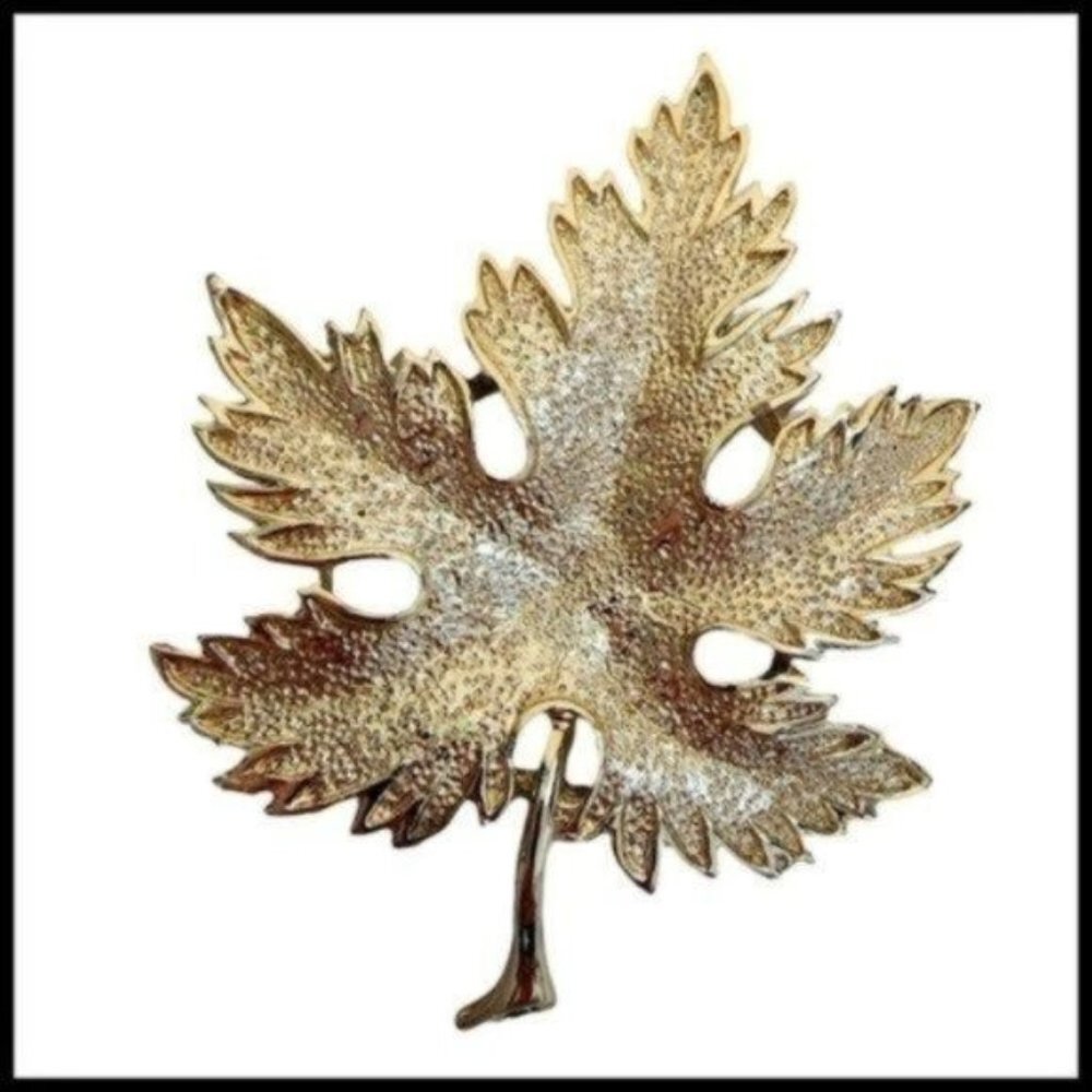Vintage‎ Gold Tone Maple Leaf Pin Texturized Brooch